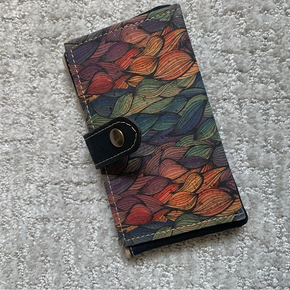 Colorful Leaf Pattern Wallet - Picture 2 of 8